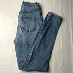 Fashion Nova skinny jeans. Women’s size 7 (w27). Medium blue.